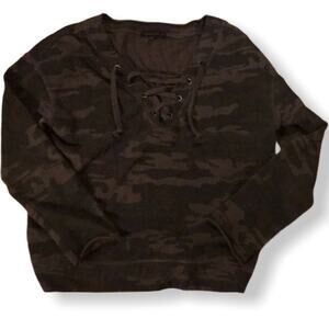 Sanctuary camo cross top shirt Small